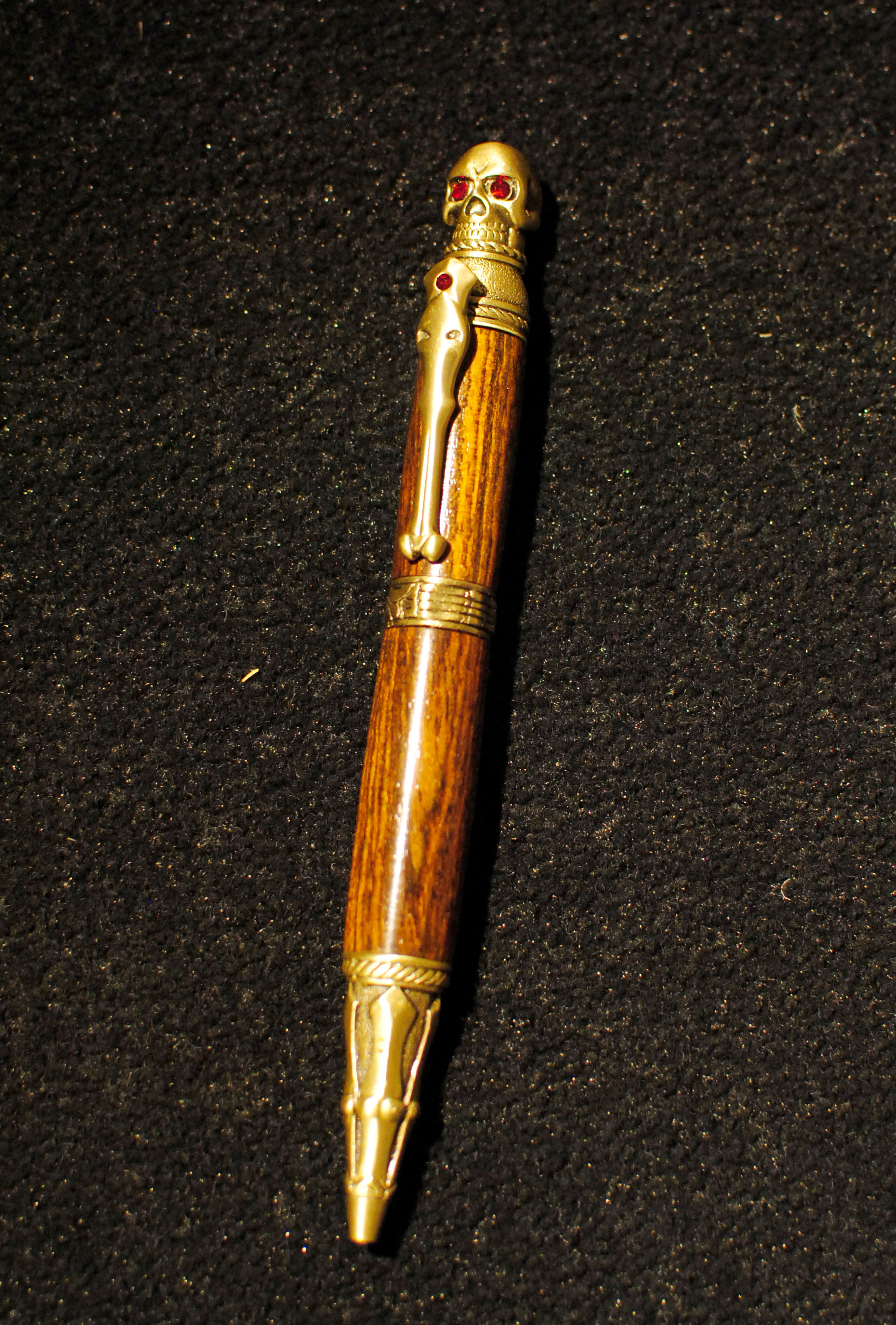 Alex Pearl Allywood Creations Skull Pen - Wood